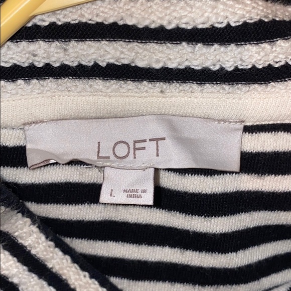 A very flattering sweater! - Picture 4 of 4